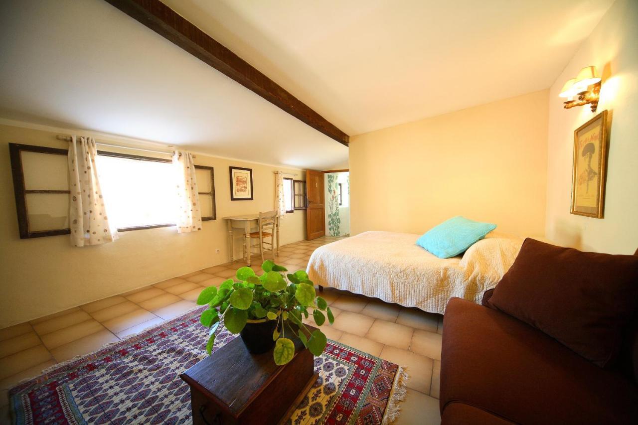 Bed and Breakfast Belle De Nuit Oppède Habitación foto